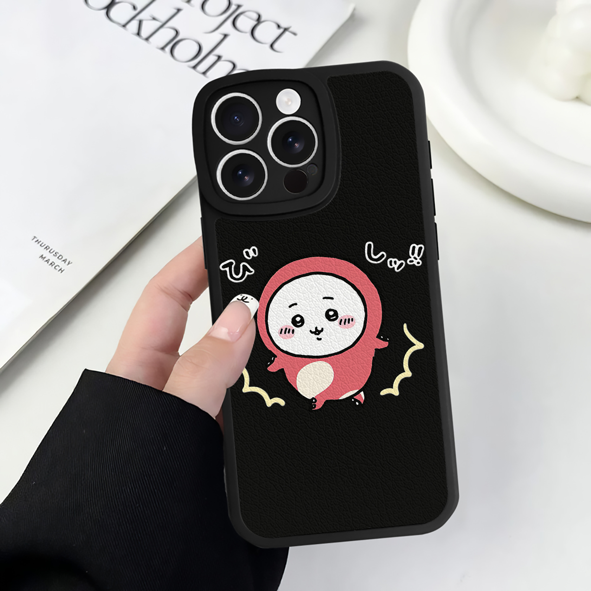 （画像用） ちいかわ ちいかわ Chii-kawa chiikawa 【iPhone 16シリーズ対応】シリコンスマホケース（レザー調） 材質：シリコン